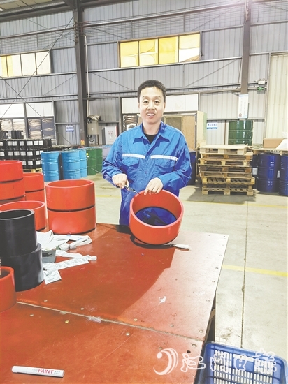 张欣钊展示成品。