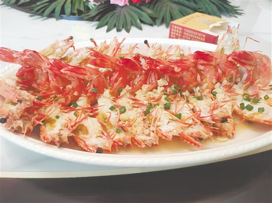 开渔后，食客可尽情品尝新鲜美味海鲜。