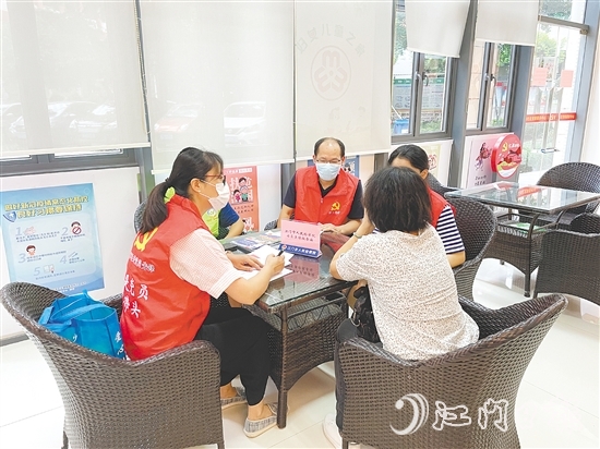 丰雅社区深化与法院、检察院的协作，组建专业法治宣传队，助力化解群众纠纷。