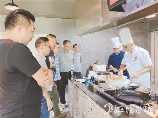 名厨云集，研发“台山鮸”创新菜品，引来食客关注。