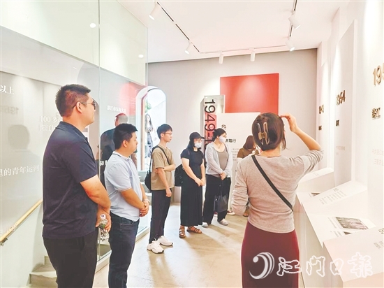 大槐镇组织青年干部到谢永宽故居参观学习。