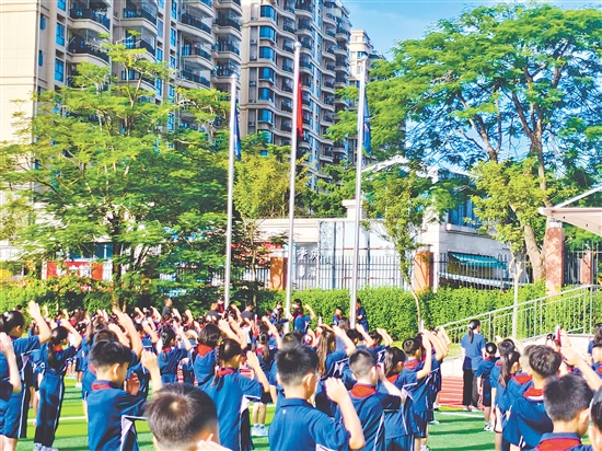 新学期首次升旗仪式。