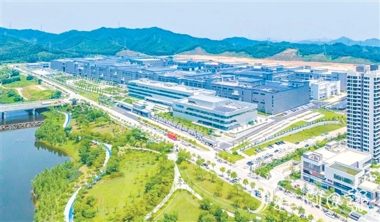 新会智造产业园凤山湖园区专注建设储能电池和电池组件生产基地。