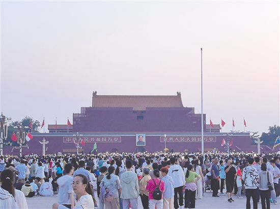 当前北京已成为江门市民秋季出游的“顶流”目的地。图为北京天安门广场。