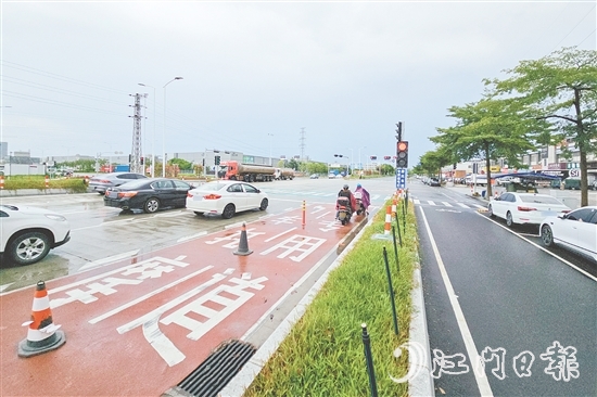 “汽摩电分离车道”保障道路交通安全。