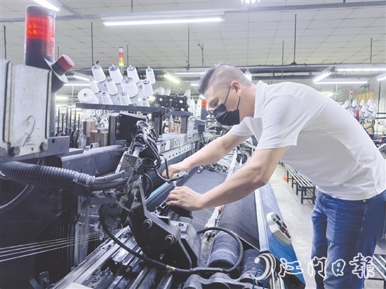 经过一年的新型学徒制培训,朱超洪的业务技能得到提升。 经过一年的新型学徒制培训,朱超洪的业务技能得到提升。