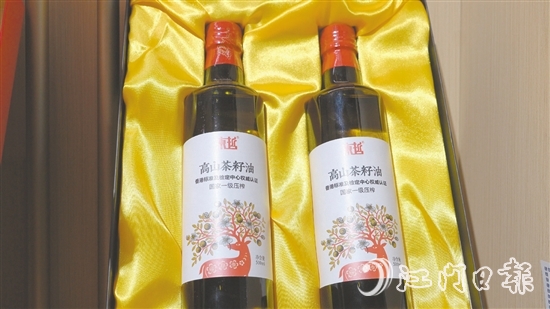 东哲品牌的茶籽油,煎炒炸皆适宜。 东哲品牌的茶籽油,煎炒炸皆适宜。