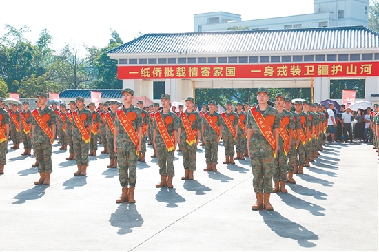 台山市举行入伍新兵欢送仪式。