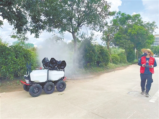 无人车有效克服了传统人工消杀的局限，显著提升了防控效能。