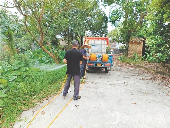 君堂镇扎实做好灭蚊消杀工作。