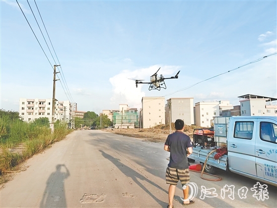 良西镇使用无人机开展灭蚊消杀行动。 良西镇使用无人机开展灭蚊消杀行动。