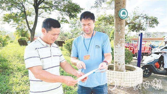 那吉镇人大代表到基层开展普法宣传。 那吉镇人大代表到基层开展普法宣传。