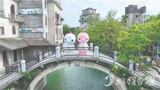 十五运会吉祥物亮相开平市景区,赛事氛围日渐浓厚。 十五运会吉祥物亮相开平市景区,赛事氛围日渐浓厚。
