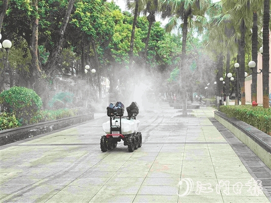 圭峰会城投放智能消杀设备,提高消杀效率。 圭峰会城投放智能消杀设备,提高消杀效率。