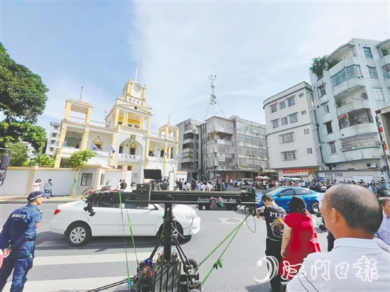 电视剧《绝命法官》中的“濠港东区警署”取景自恩平“大钟楼”。吴健争