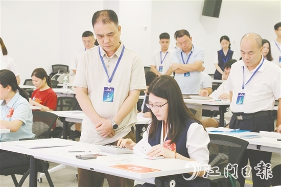 竞赛紧贴银行业务实战需求，以赛促学、以赛促练。