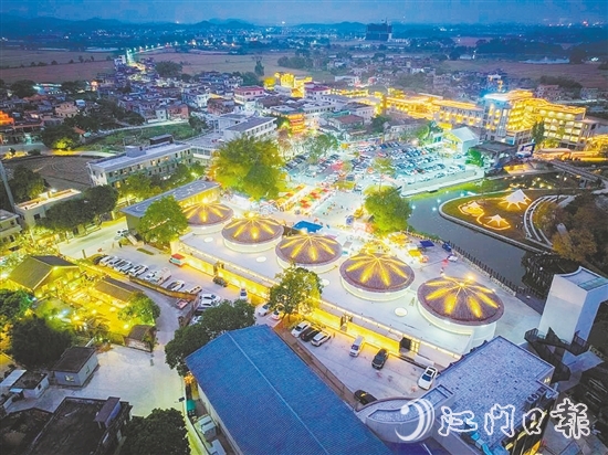 青年创意与侨乡旧韵在塘口旧圩碰撞出别样的火花。 青年创意与侨乡旧韵在塘口旧圩碰撞出别样的火花。