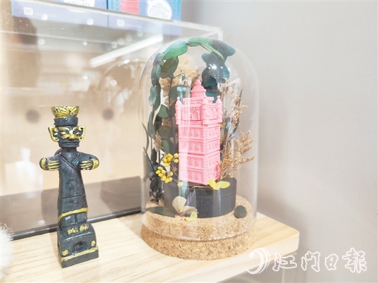 “光影存楼”U盘以碉楼为造型,夺人眼球。 “光影存楼”U盘以碉楼为造型,夺人眼球。