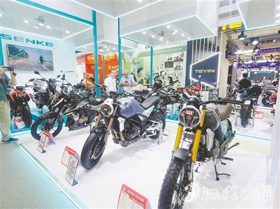 鹤山市已初步形成从关键核心部件到摩托车整车制造的全产业链条。 鹤山市已初步形成从关键核心部件到摩托车整车制造的全产业链条。