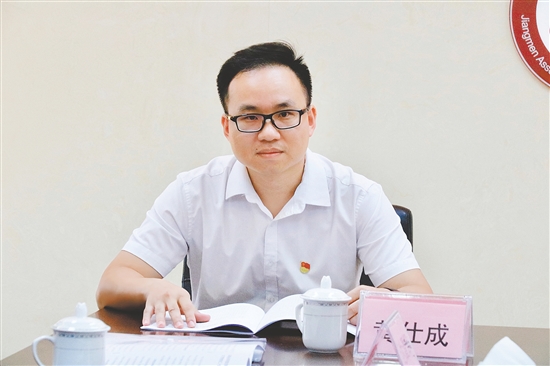 市委政研室社会发展研究科科长黄仕成