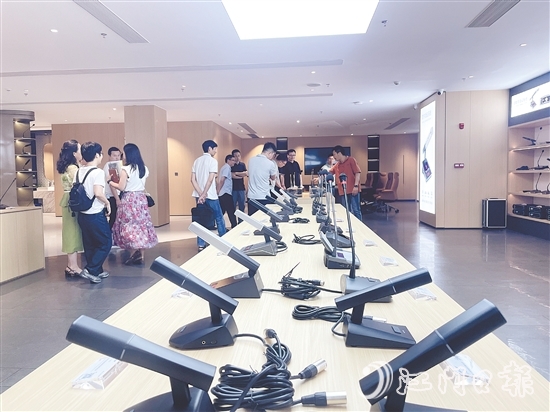 海天电子新建的科研楼将为恩平演艺装备产业的科普研究工作提供新阵地。