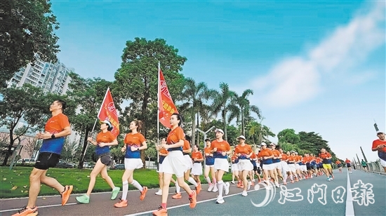 区跑步运动协会跑友每天晨跑,在晨光中感受城市的魅力。 区跑步运动协会跑友每天晨跑,在晨光中感受城市的魅力。