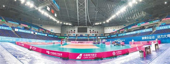 江门体育中心体育馆将迎来女子20岁以下组排球赛的激烈对决。