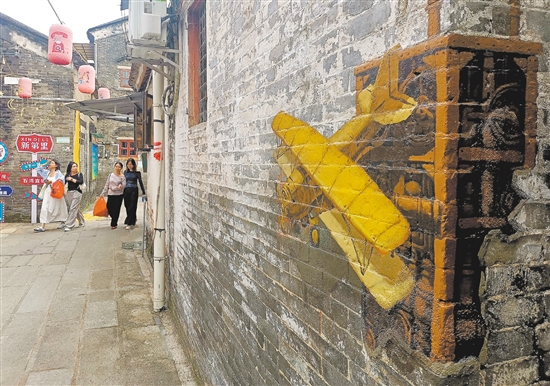 陈海豪在石湾直街和启明里创作了一系列裸眼3D墙绘。