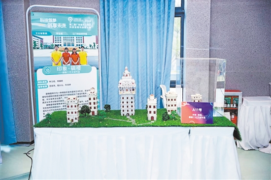 许诗谊创作的作品。