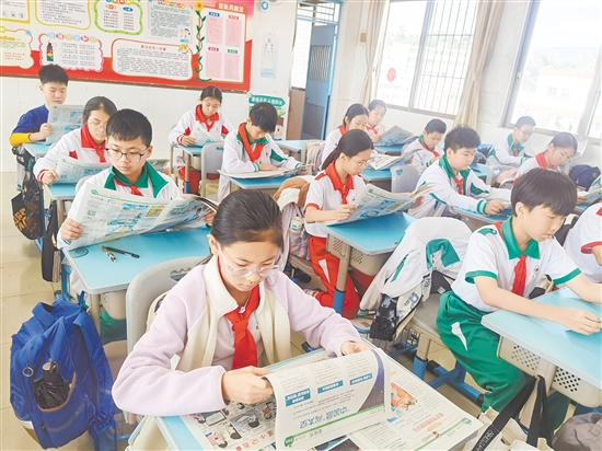 新会圭峰小学开展《青苹果》专题阅读活动。 新会圭峰小学开展《青苹果》专题阅读活动。