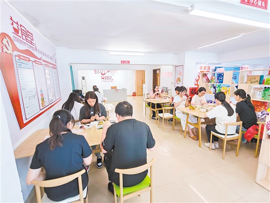 象山社区“益食堂”为社区居民提供“全龄友好、普惠优享”的便民助餐服务。 象山社区“益食堂”为社区居民提供“全龄友好、普惠优享”的便民助餐服务。