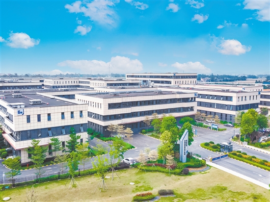 台山工业新城作为台山经济发展的主引擎,集聚一大批被称为“腰部企业”的中小企业。 台山工业新城作为台山经济发展的主引擎,集聚一大批被称为“腰部企业”的中小企业。