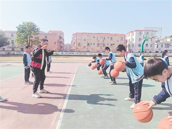 在赤溪镇，篮球运动有着深厚根基，已融入群众血脉。