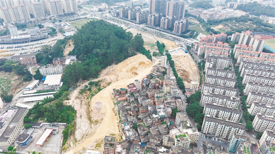 黄士俊父母的墓地位于沙坪街道文边横坑村后山,此地因而得名“状元山”。 黄士俊父母的墓地位于沙坪街道文边横坑村后山,此地因而得名“状元山”。