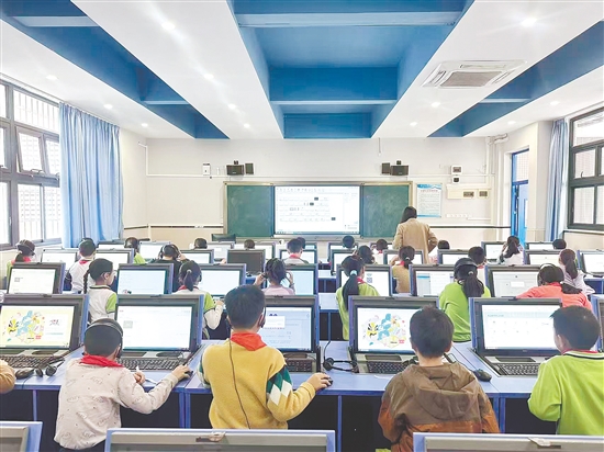 江门首次将AI技术应用于学生艺术素养评价全过程。 江门首次将AI技术应用于学生艺术素养评价全过程。