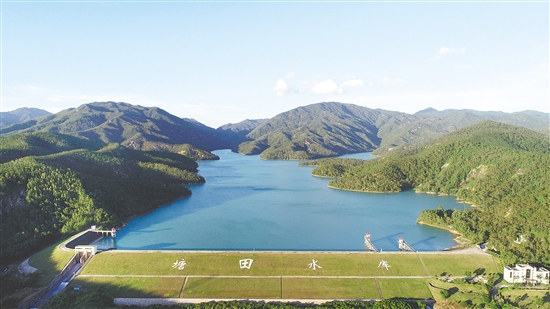 台山全市水库蓄水总量达4.67亿立方米，较常年同期偏多34%。图为蓄水的塘田水库。