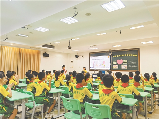 新会区开展“启超家风”进校园思政课活动。