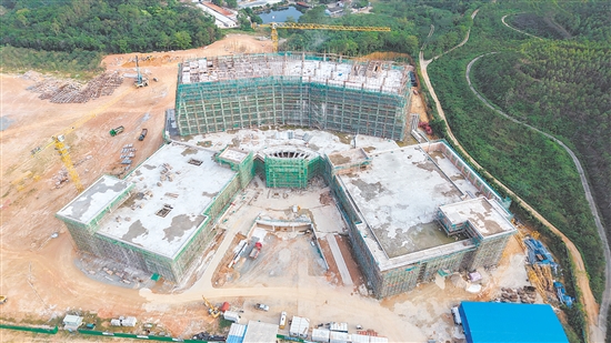 总投资16亿元的腾奕温泉颐养城已具雏形。