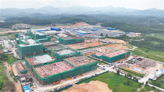 近年来，良好的交通区位优势让建桃工业区成为桃源镇招才引智、推动优质项目落地的重要平台。