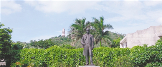 维新先驱梁启超以“少年中国说”振聋发聩,成为近代中国思想启蒙的旗手。 维新先驱梁启超以“少年中国说”振聋发聩,成为近代中国思想启蒙的旗手。