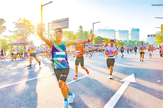 参赛选手在马拉松赛中超越自我,展现风采。刘淑君 参赛选手在马拉松赛中超越自我,展现风采。刘淑君