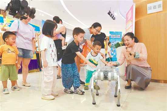 2025年江门市“文明Yeah(夜)集——科学之夜”活动融合科学性、文明性、文化性与生活性,通过互动体验、科普展示和文明宣传等多种形式,为市民呈现了一场沉浸式的“科普盛宴”。 2025年江门市“文明Yeah(夜)集——科学之夜”活动融合科学性、文明性、文化性与生活性,通过互动体验、科普展示和文明宣传等多种形式,为市民呈现了一场沉浸式的“科普盛宴”。