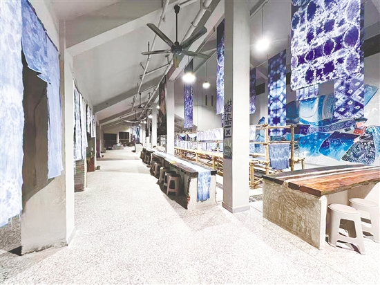 “侨咖文化”项目以咖啡消费为切入点，将陶艺、扎染等非遗技艺与侨乡文化有机融合。