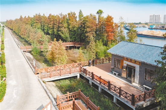 水乡驿站是岛上观赏西江日出的绝佳位置。 水乡驿站是岛上观赏西江日出的绝佳位置。