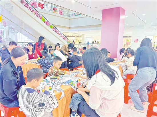 商圈通过丰富多彩的亲子活动，构建起亲子互动与儿童成长的社交平台。