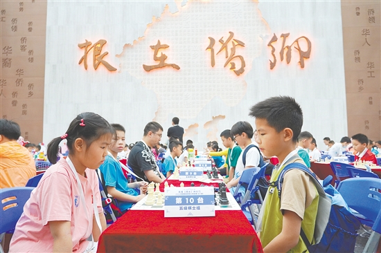 近200名棋手在中国侨都华侨华人博物馆对弈。