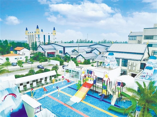 龙脊村与巴贝高文旅集团结对合作，企业利用村内闲置地打造亲子乐园、艺术民宿等业态，促进当地经济发展，带动村民就业增收。