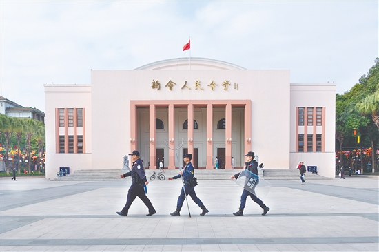 推进平安新会建设一直是新会政法机关的奋斗目标。 推进平安新会建设一直是新会政法机关的奋斗目标。