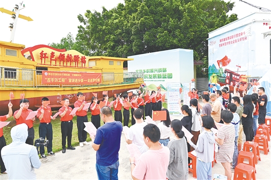 “音乐党课”已成为全省乃至全国的一个响亮宣讲品牌。 “音乐党课”已成为全省乃至全国的一个响亮宣讲品牌。