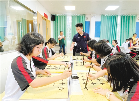 台山市推动硬笔书法进校园，配套系统教学设计，在文艺传播数字化进程中坚守品质底线。